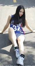阳光女生宝贝佩佩Cassie紧身短裤街拍图集