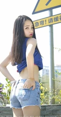 阳光女生宝贝佩佩Cassie紧身短裤街拍图集