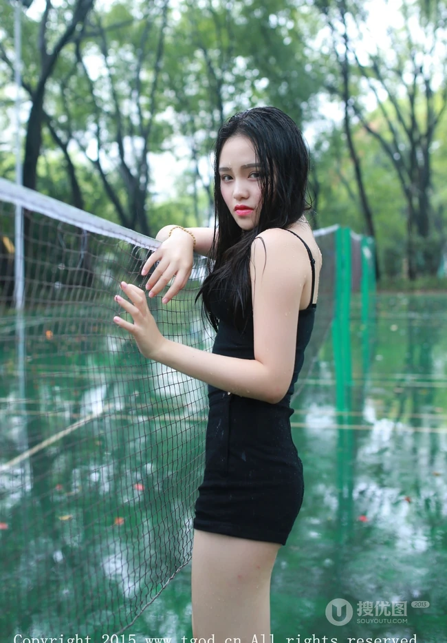 阳光女生宝贝佩佩Cassie紧身短裤街拍图集