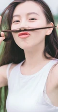 夏末-清纯短裤亚洲少女户外玩水清透高清写真