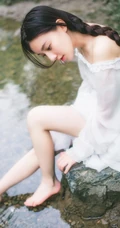 夏末-清纯短裤亚洲少女户外玩水清透高清写真