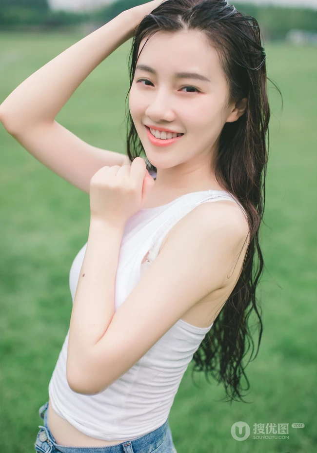 夏末-清纯短裤亚洲少女户外玩水清透高清写真
