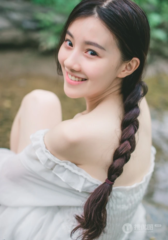 夏末-清纯短裤亚洲少女户外玩水清透高清写真