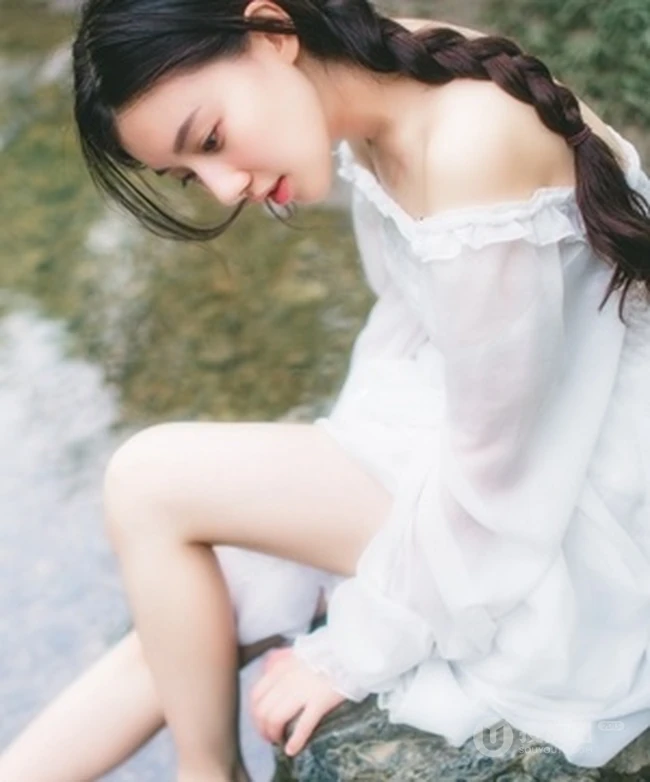 夏末-清纯短裤亚洲少女户外玩水清透高清写真