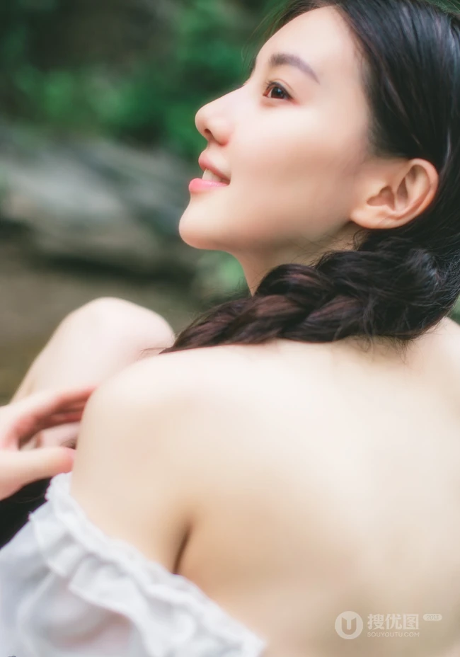 夏末-清纯短裤亚洲少女户外玩水清透高清写真