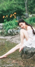 夏末-清纯短裤亚洲少女户外玩水清透高清写真
