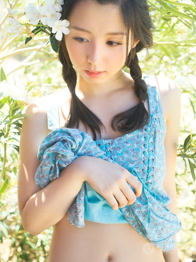 日本写真销量亚军小池里奈高清图集