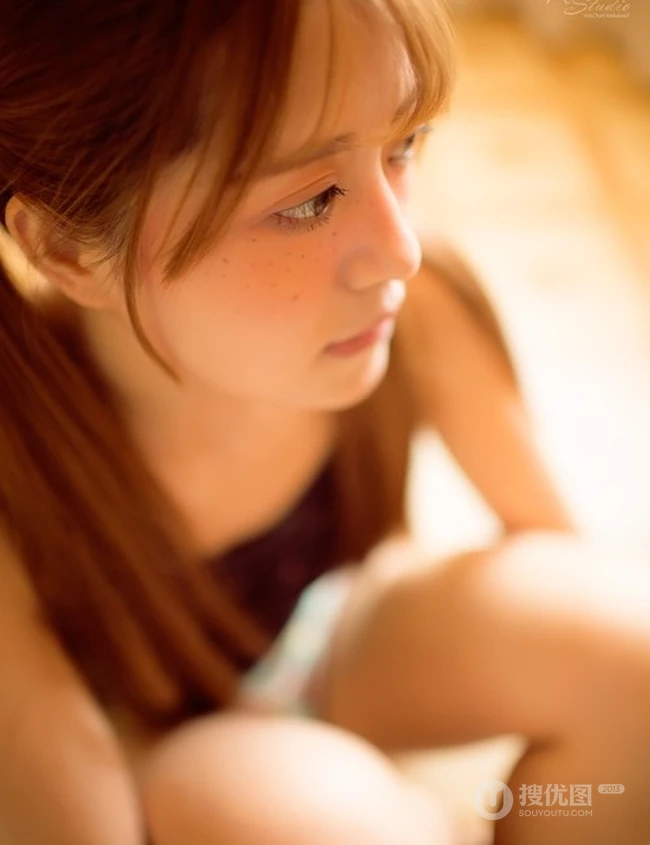 可爱雀斑女孩大耳朵 Tina温暖惬意室内照