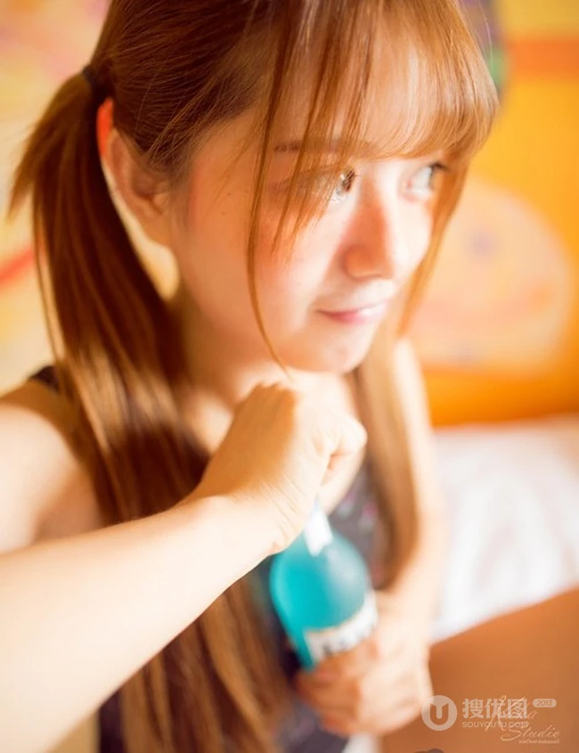 可爱雀斑女孩大耳朵 Tina温暖惬意室内照
