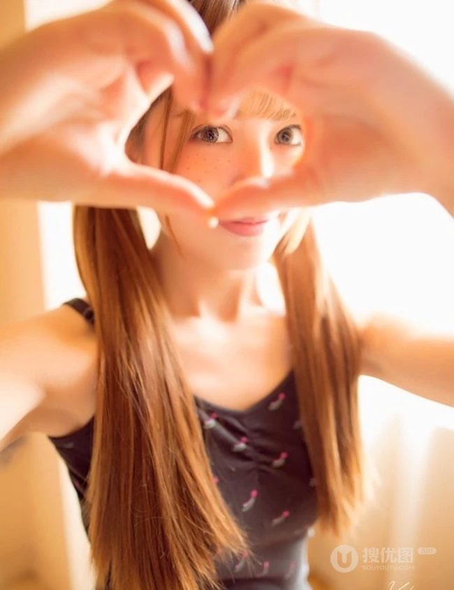 可爱雀斑女孩大耳朵 Tina温暖惬意室内照