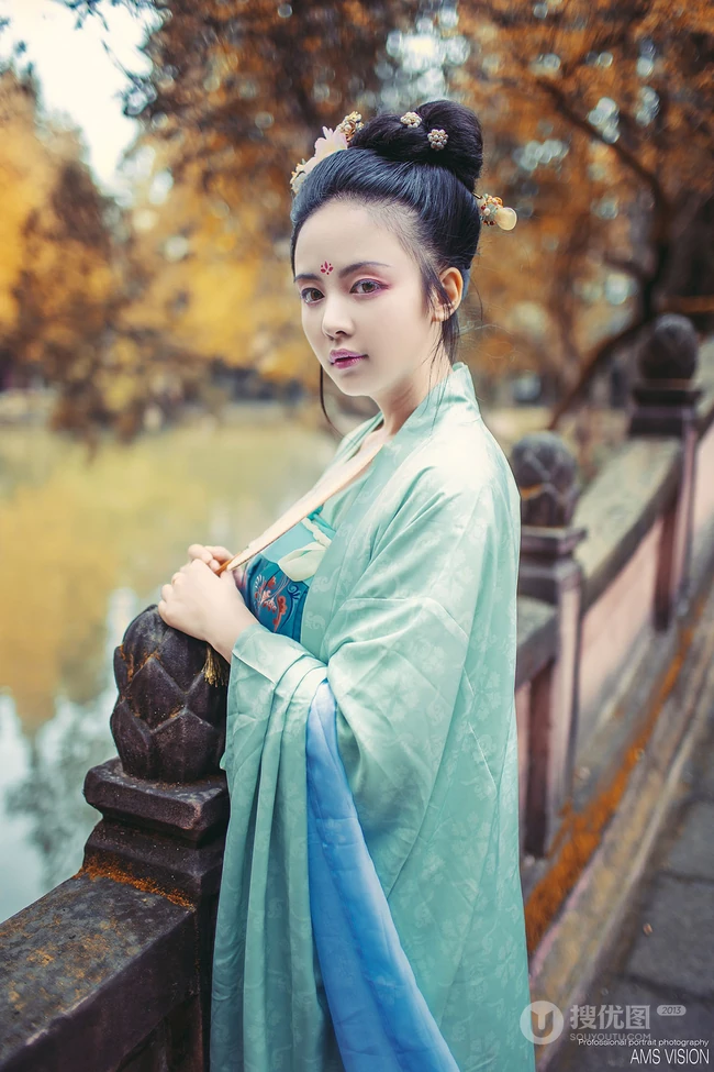 唯美古风美人摄影图片-出自《罨画池》