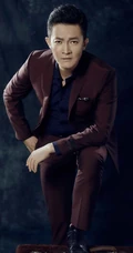 影视型男杨志刚帅气西服写真霸气侧漏