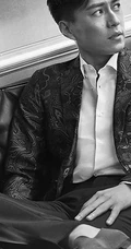 演员靳东登《服饰与美容》封面，长版大衣显型男气质