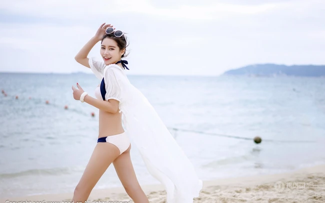 女生嫩模徐妍馨Mandy大红睡裙贺新春写真