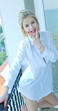 戴耳钉的短发妹子史雯，高清悠闲旅拍户外写真图集