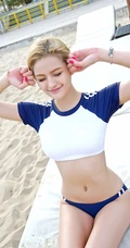 戴耳钉的短发妹子史雯，高清悠闲旅拍户外写真图集