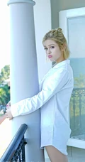 戴耳钉的短发妹子史雯，高清悠闲旅拍户外写真图集