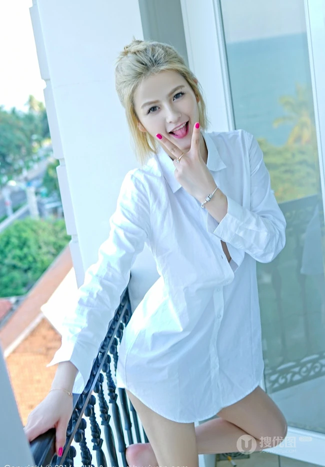 戴耳钉的短发妹子史雯，高清悠闲旅拍户外写真图集