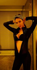 运动型健身女生Summer气质写真 展健康动人身材线条