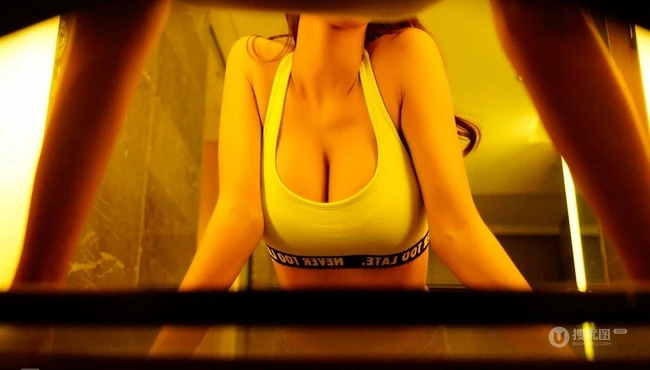 运动型健身女生Summer气质写真 展健康动人身材线条