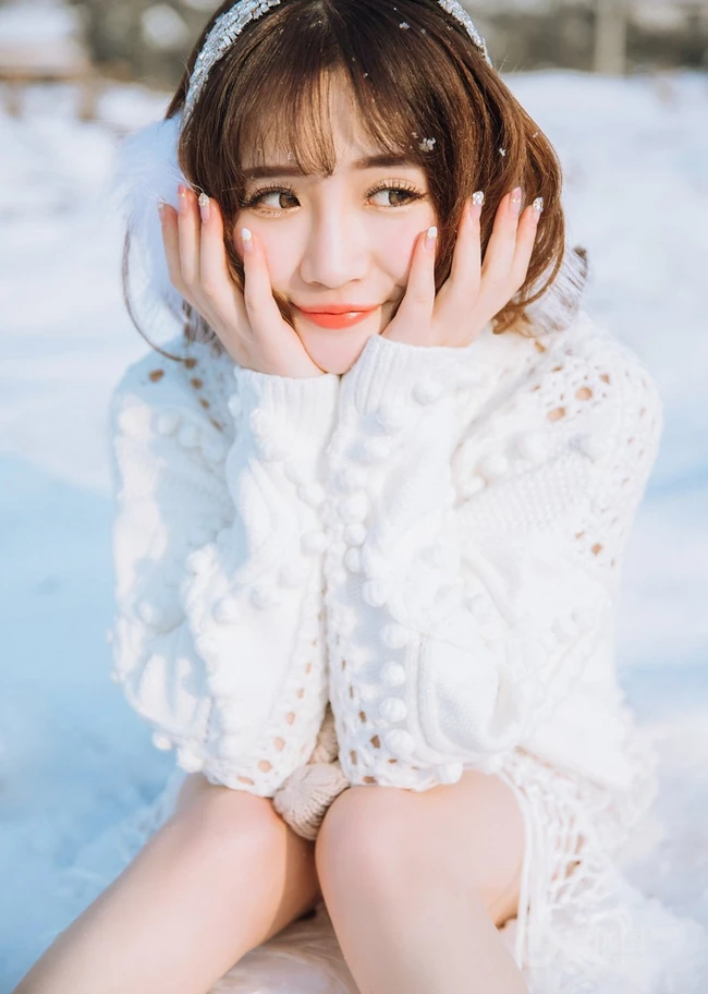 雪地里的清新美模徐cake 唯美户外家居写真美图