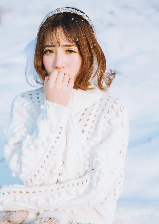 雪地里的清新美模徐cake 唯美户外家居写真美图