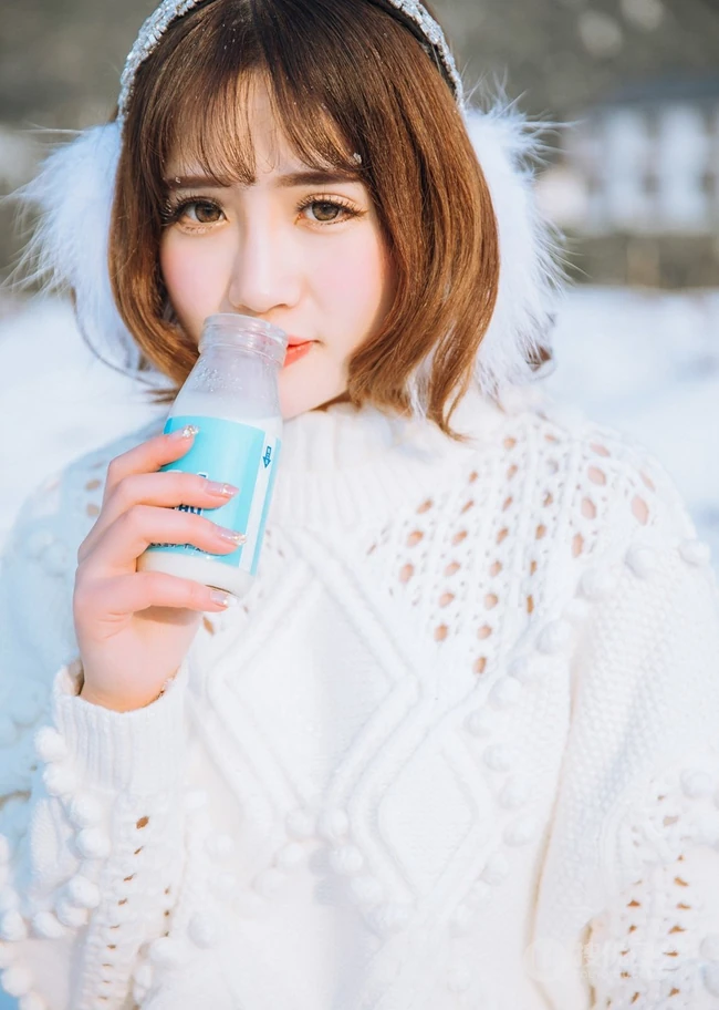 雪地里的清新美模徐cake 唯美户外家居写真美图
