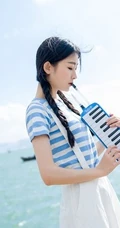 清新萌妹海边渡口休闲写真