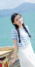 清新萌妹海边渡口休闲写真
