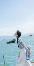 清新萌妹海边渡口休闲写真