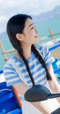 清新萌妹海边渡口休闲写真