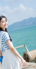 清新萌妹海边渡口休闲写真