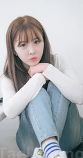 清纯可爱萌妹李海琳肩带牛仔裤唯美高清写真