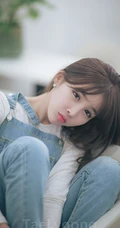 清纯可爱萌妹李海琳肩带牛仔裤唯美高清写真