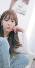 清纯可爱萌妹李海琳肩带牛仔裤唯美高清写真