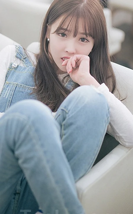 清纯可爱萌妹李海琳肩带牛仔裤唯美高清写真