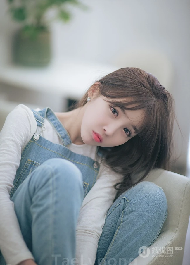 清纯可爱萌妹李海琳肩带牛仔裤唯美高清写真