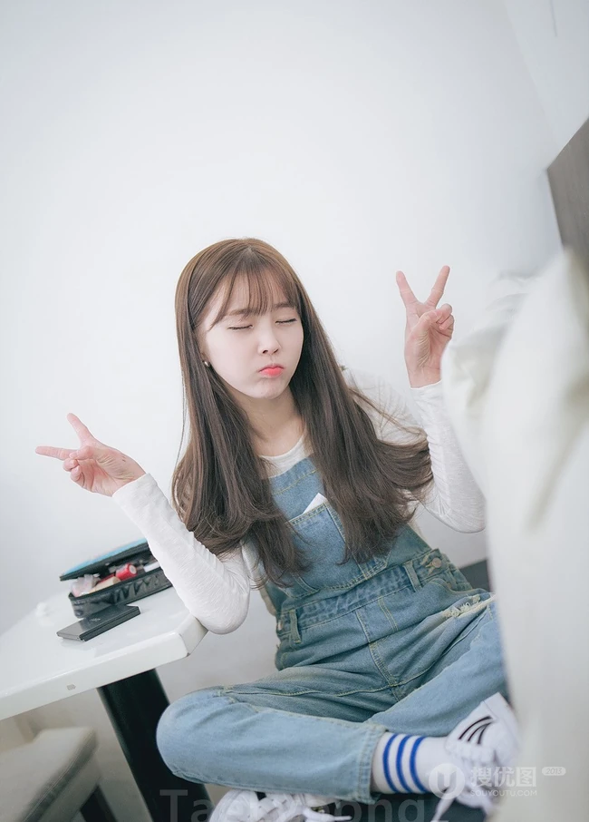清纯可爱萌妹李海琳肩带牛仔裤唯美高清写真