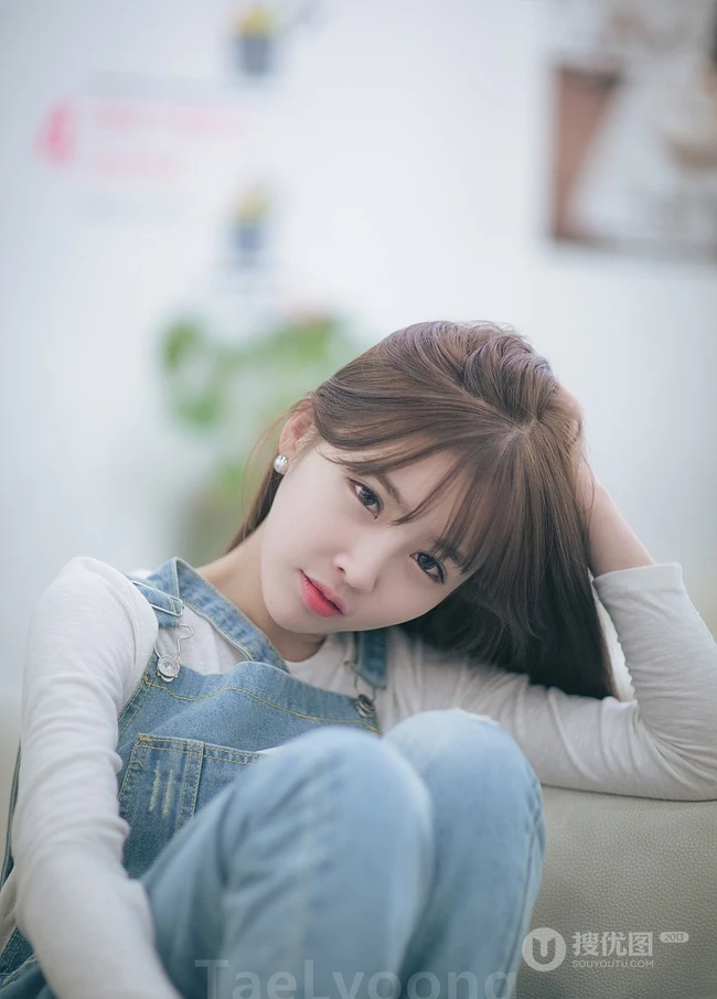清纯可爱萌妹李海琳肩带牛仔裤唯美高清写真