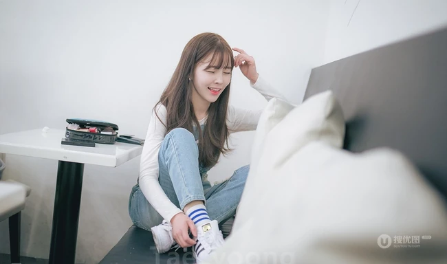 清纯可爱萌妹李海琳肩带牛仔裤唯美高清写真