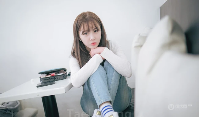 清纯可爱萌妹李海琳肩带牛仔裤唯美高清写真