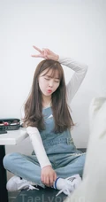清纯可爱萌妹李海琳肩带牛仔裤唯美高清写真