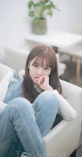 清纯可爱萌妹李海琳肩带牛仔裤唯美高清写真
