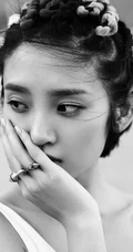唐艺昕无袖上衣黑白写真~简约而又不失靓丽