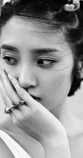唐艺昕无袖上衣黑白写真~简约而又不失靓丽