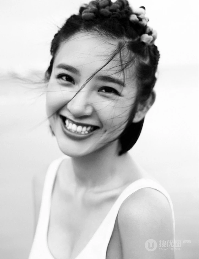 唐艺昕无袖上衣黑白写真~简约而又不失靓丽