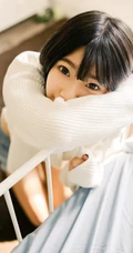 可爱短发可爱女生冬日暖阳居家牛仔短裤写真大图