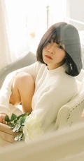 可爱短发可爱女生冬日暖阳居家牛仔短裤写真大图