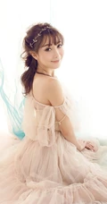 女演员许歌唯美气质图片集-百变造型清爽率性