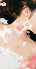 大眼美萌清新蔷薇花少女温暖春意户外写真